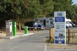 Einfahrt zu einem Camping-Car Park Campingplatz