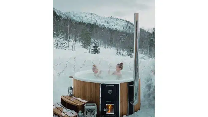 Hot Tub in WInterlandschaft
